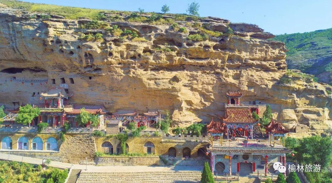 榆林的悬空寺 位于榆阳区镇川镇石崖底村西 罗兀城遗址山崖下 远远望