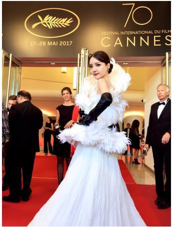 陌陌女主播走上戛纳红毯与范冰冰争艳 这是本年度最励志故事