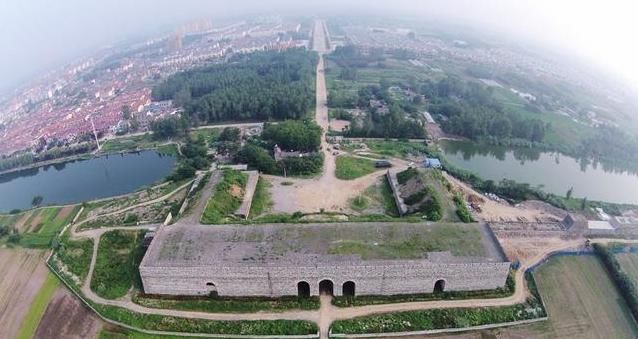 曾与北京南京齐名,建的皇城比故宫还要大,如今