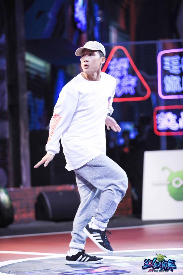 优酷《这就是街舞》亮亮为韩宇打call:我为你骄傲!