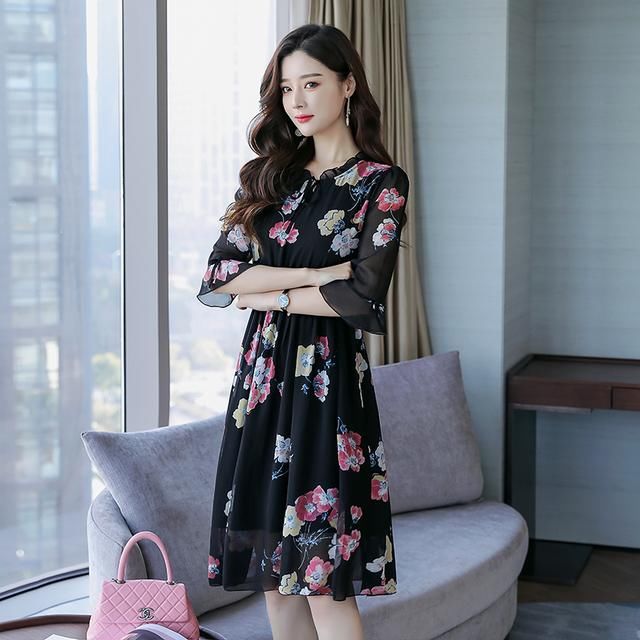 高档新款桑蚕丝连衣裙,美观大方与时尚兼备,随