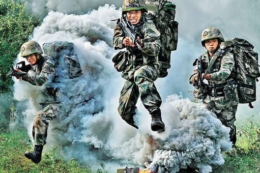 佩服抗日神剧中无限子弹的机关枪 感叹鬼子这