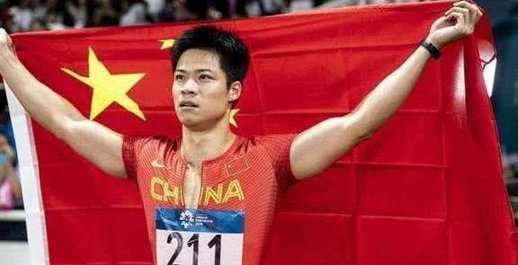 苏炳添以破亚运会记录成绩震撼夺冠后,采访时