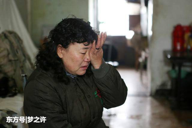 "然后又看向郝爱国说道:"爸你看清这个女人的面孔了吧,她收了我的钱