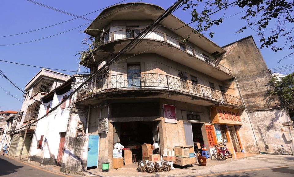 深圳曾经的小香港,如今一片荒芜,仅两人留守