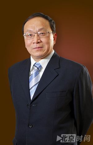 委员讨论监察法草案 让反腐走在法治的轨道上