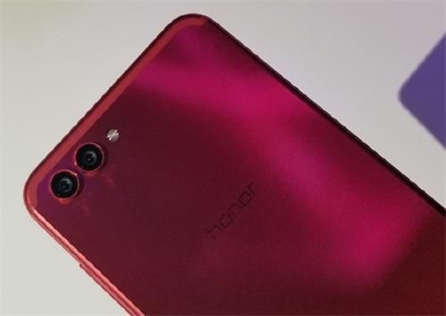 华为新机发布会现场,荣耀V10真机上手感受,价