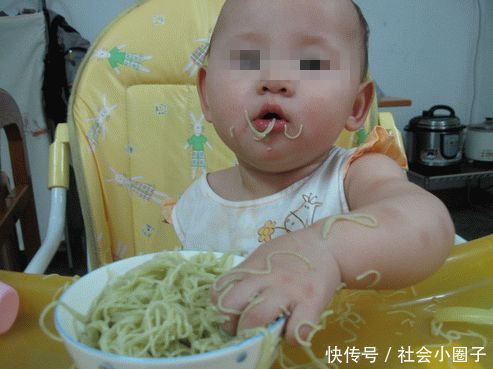 女儿吃面只吃婆婆煮的,母亲悄悄尝了一口,气愤