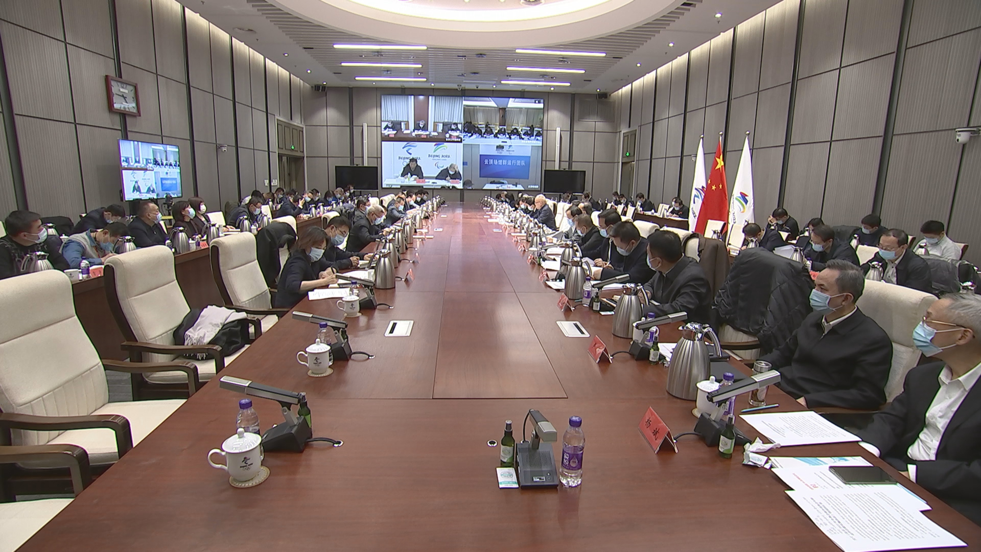 北京冬奥组委暨城市运行保障指挥部第十八次调度会议召开 蔡奇主持