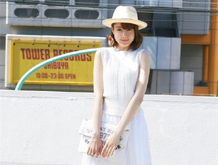 甜美可爱小精灵 玲奈的穿搭秀 甜美可爱小精灵 玲奈的穿搭秀