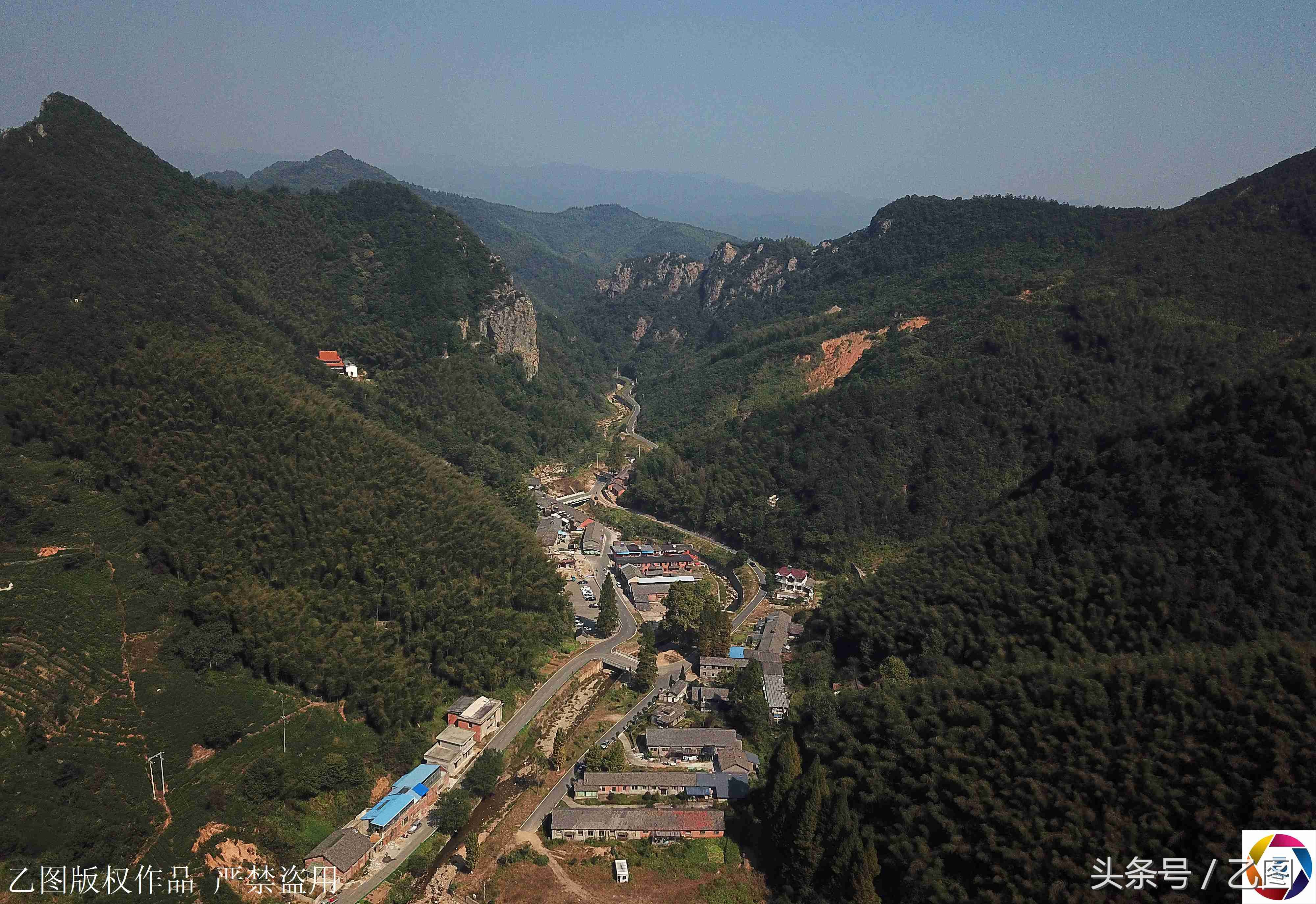 深山三线厂变身画家村,一年迎来十万人,村民