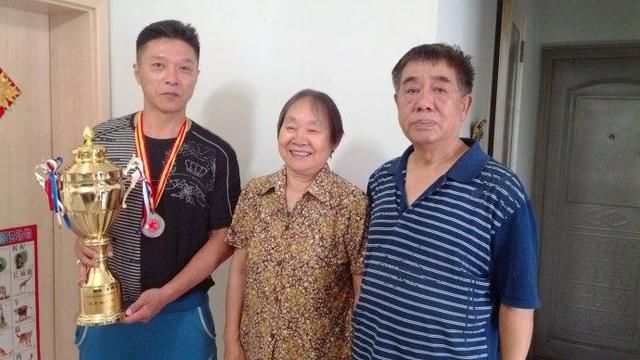 揭秘徐晓东KO咏春丁浩的裁判,是传统武术高手