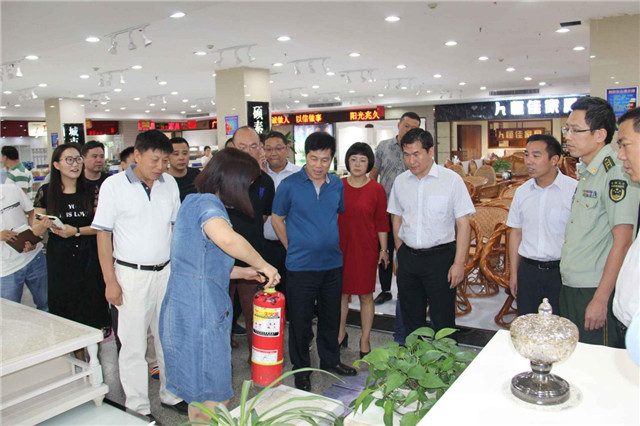 管城回族区区长虎强督导调研城市防汛和消防安全工作