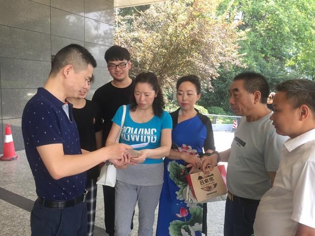 小马UU平台公益圈给患病的会员家属送去爱