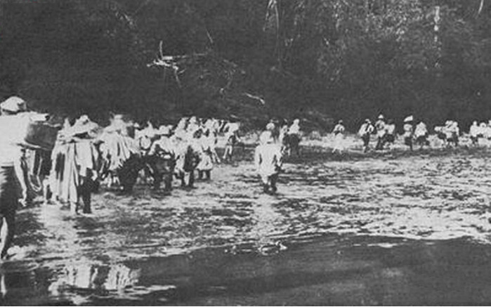 在仁安羌解围之后，中国远征军新38师殿后负责掩护英军向印度撤退，此次撤退是英国历史上最长距离的大撤退，距离达1100英里。至于新38师如何以数千残兵阻挡日军追兵，要付出多少伤亡，那就自然不是英国人关心的了，只要他们自己跑到安全的地方就行了。