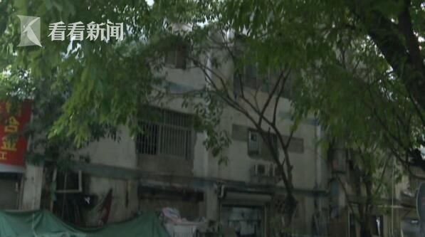 18岁女子产下女婴从5楼扔下致孩死:不知孩父是谁 18岁女子产下女婴从5楼扔下致孩死:不知孩父是谁