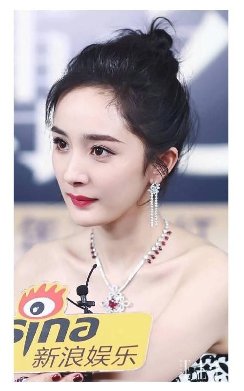 斩男只靠唇色?围观杨幂亲身示范女友力妆!