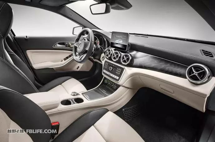 趋近完美的紧凑级跨界车 外媒简评2018款奔驰GLA250