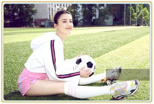 黄圣依是有多嫩?35岁穿足球服竟不输20岁关晓