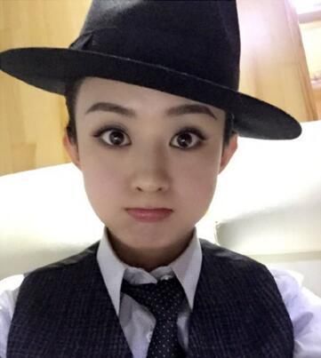 赵丽颖全家福被爆,颖爸颖妈颜值高,难怪颖宝这