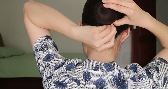 教你怎么梳一个空乘小姐姐发型,待你长发及腰