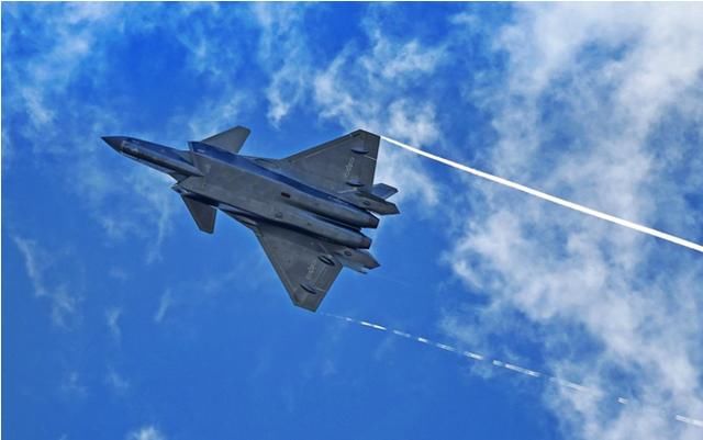 招黑体质的歼20被质疑是骗局 实则是个巧妙地