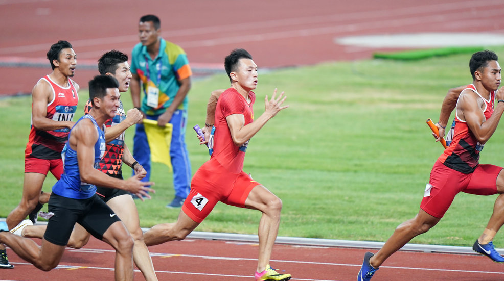 男4×100接力中国第3日本夺冠 苏炳添狂追难