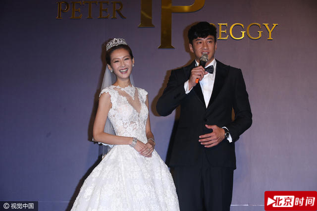 何润东开心的对媒体说“比起拍电影或电视剧或发唱片，这（结婚）是一个更大的计划，希望得到大家的祝福。”