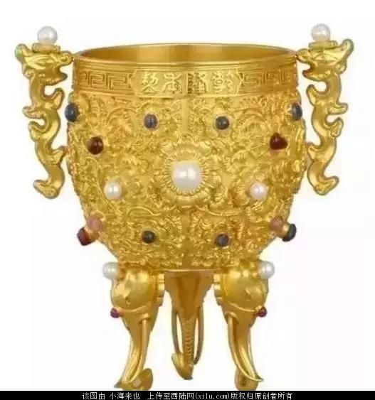 老外坐故宫龙椅竟离奇死亡,灵异背后太吓人