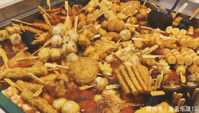 又一个美女直播忘关摄像头, 传出来的声音与画