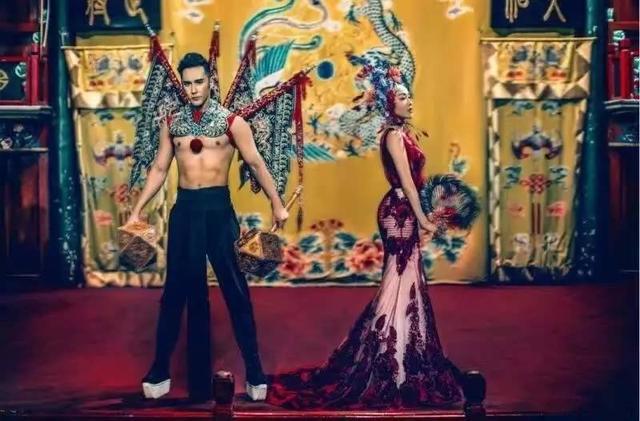 明星夫妻中式婚纱照 黄晓明杨颖搞怪吴奇隆刘