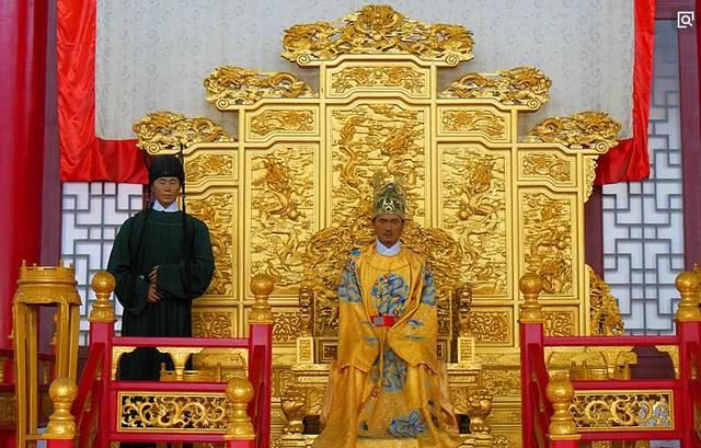 在6点左右就是早朝的时间,就相当于开会,而处理的国家大事要好几个