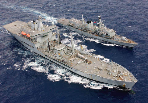 英国男足还能狂胜巴拿马,英国海军只能派旧舰