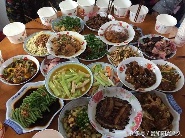 春节过年美食大餐,满眼都是好吃的食物,我流口
