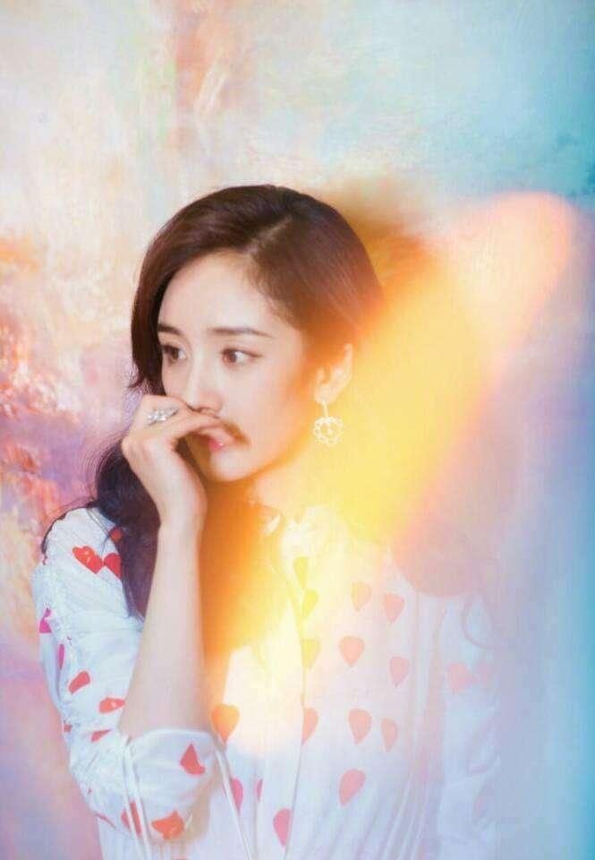 跨年演唱会杨幂一身中国风礼服变身天仙!网友