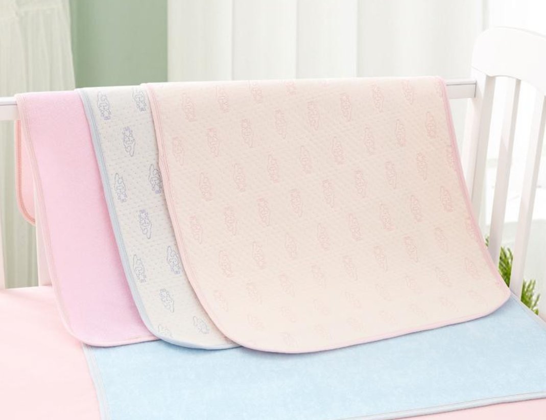 婴儿夜夜哭闹不停,父母疑惑之下装了监视器,视