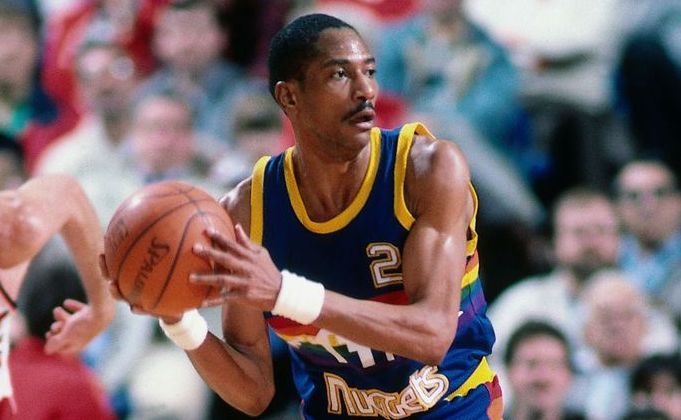 1998年选秀夜,小牛用6号新秀罗伯特-特雷勒,从雄鹿换得9号新秀