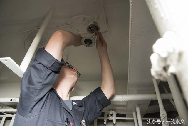 美国的超级航空母舰上4500多人平时都在干什