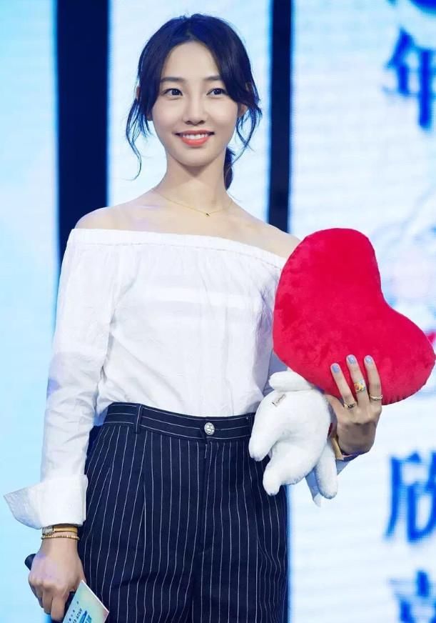 白百合学陈赫衣服反穿?一转身全世界都尴尬了