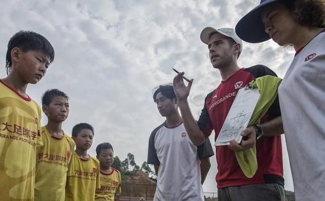 恒大青训教练不仅痛斥了中国足球的腐败,还道