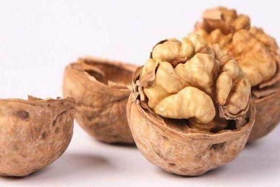 每天吃多少核桃对心脏最好?终于有答案了,两个
