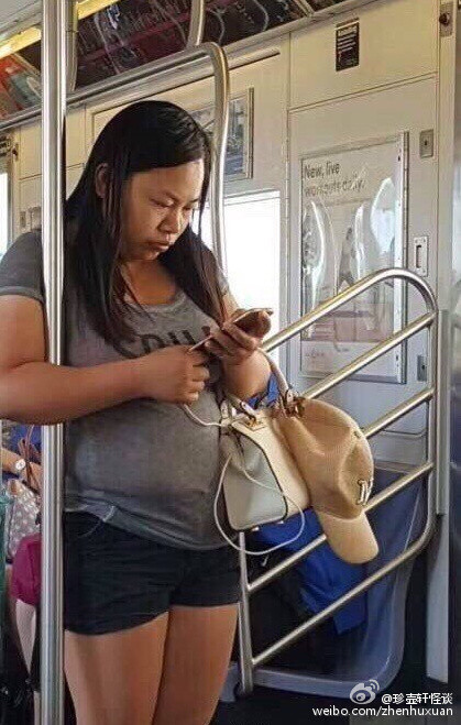 凤姐被指爆肥后首晒自拍 脸大胸大嘴唇厚