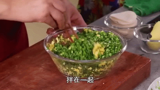 暖暖教您韭菜怎么做不出汤？