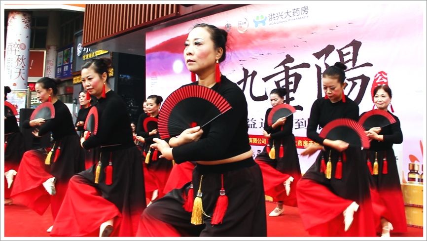 一包长寿面,浓浓桑榆情--洪兴连续15年为长者免