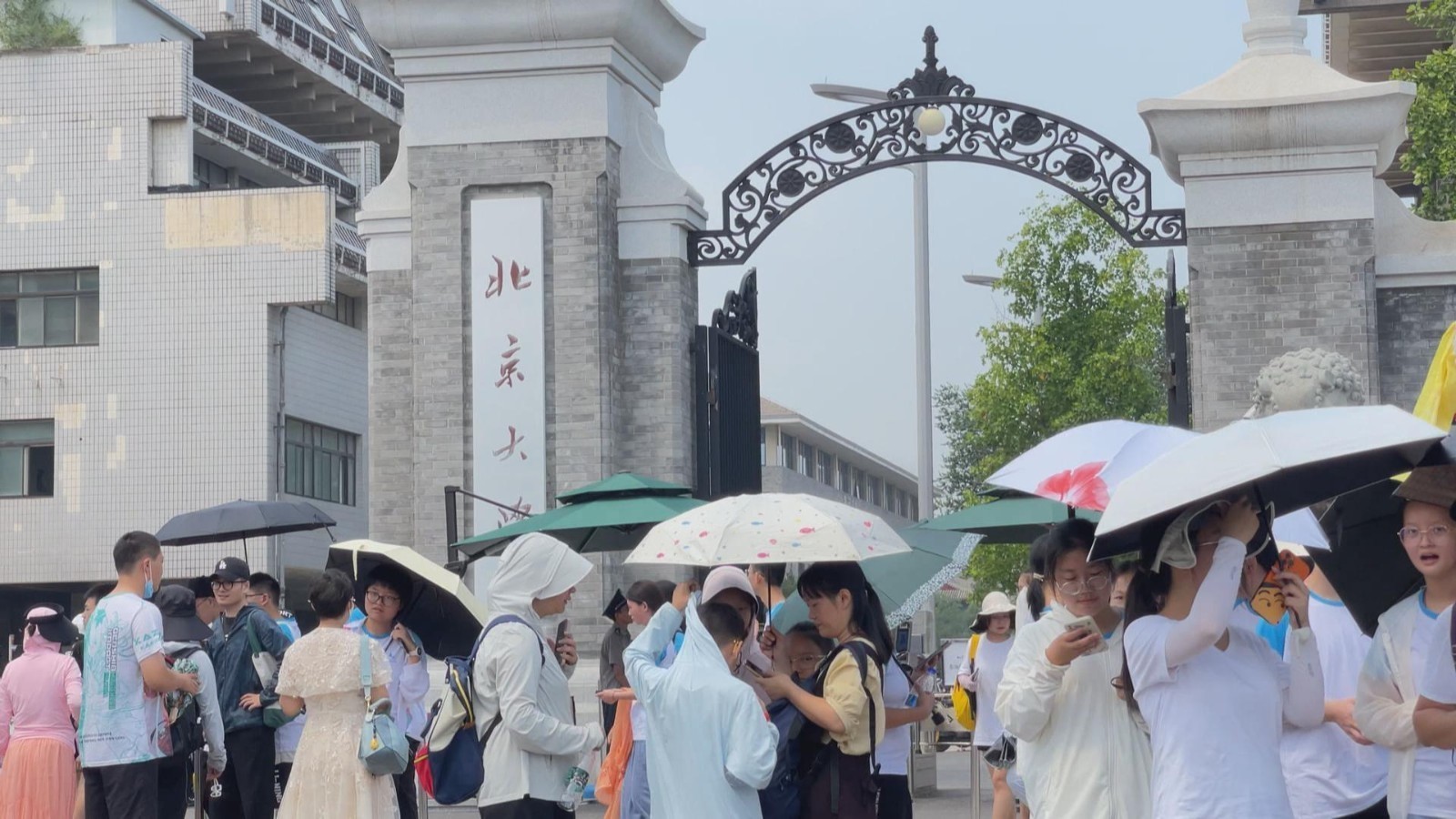 清华北大暑期开放参观 现场火爆堪比热门景区!_北京时间