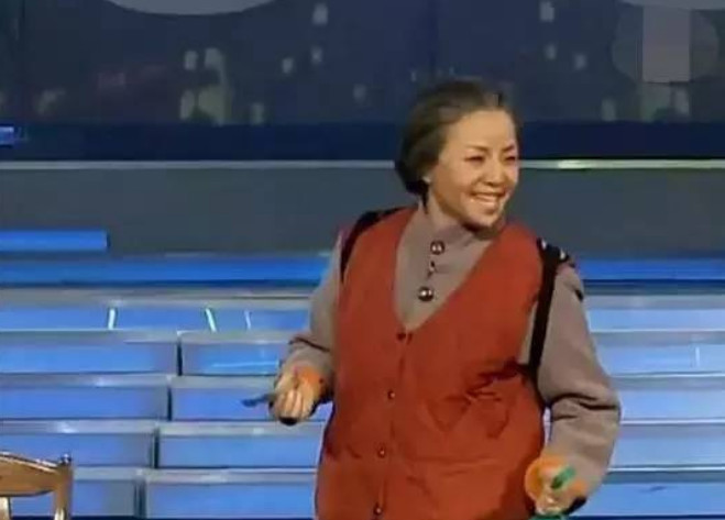 尴尬了！宋丹丹自曝曾用名为“宋长英”