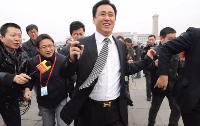 马化腾痛失首富,对方半年赚100亿,网友:出款游