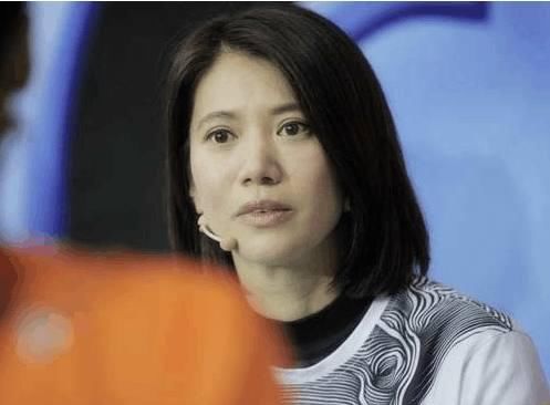 袁咏仪颜值太高了,不化妆素颜上镜,难怪张智霖