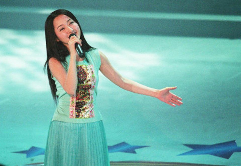 杨钰莹一组十七年前青涩旧照,29岁却嫩得像个