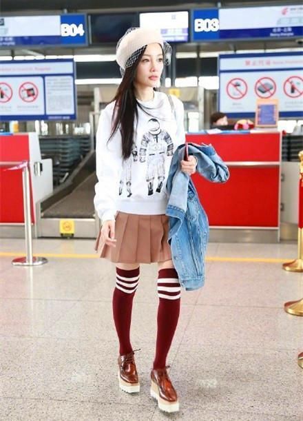 李小璐心机太重!带着甜馨拍大尺照片